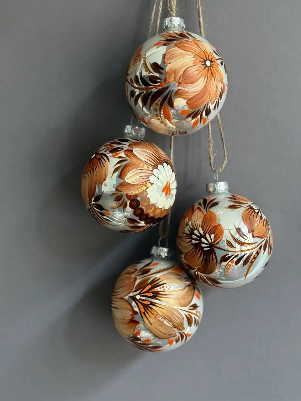 Image of Set 5 by Olena Grishyna, size: d 8 cm, made of glass, acrylic, varnish, Christmas ornaments medium, from Germany, priced at €90