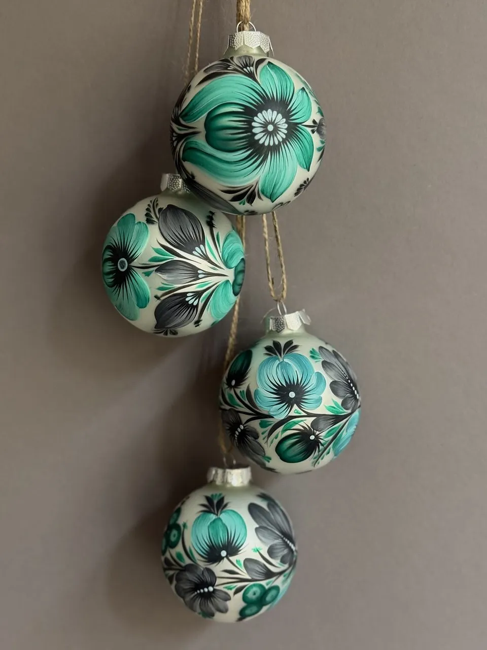 Image of Set 3 by Olena Grishyna, size: d 7,5  cm, made of glass, acrylic, varnish, Christmas ornaments medium, from Germany, priced at €100