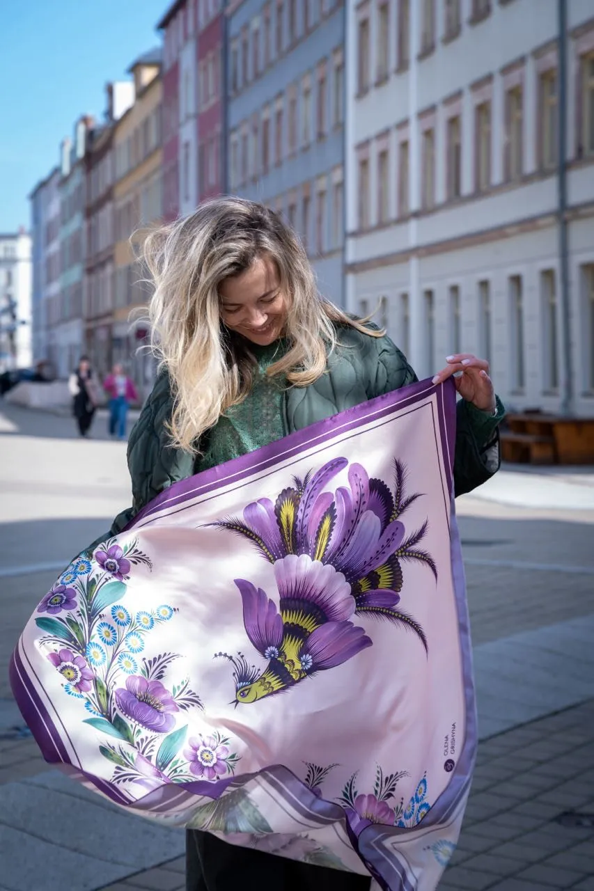 Зображення "Mriia. Велика | 95х95 см" від Олена Грішина, розмір: 95х95 см, матеріали: Натуральний шовк, медіум: Шовкові хустини, ціна: €93 Фото 3 з 4.
