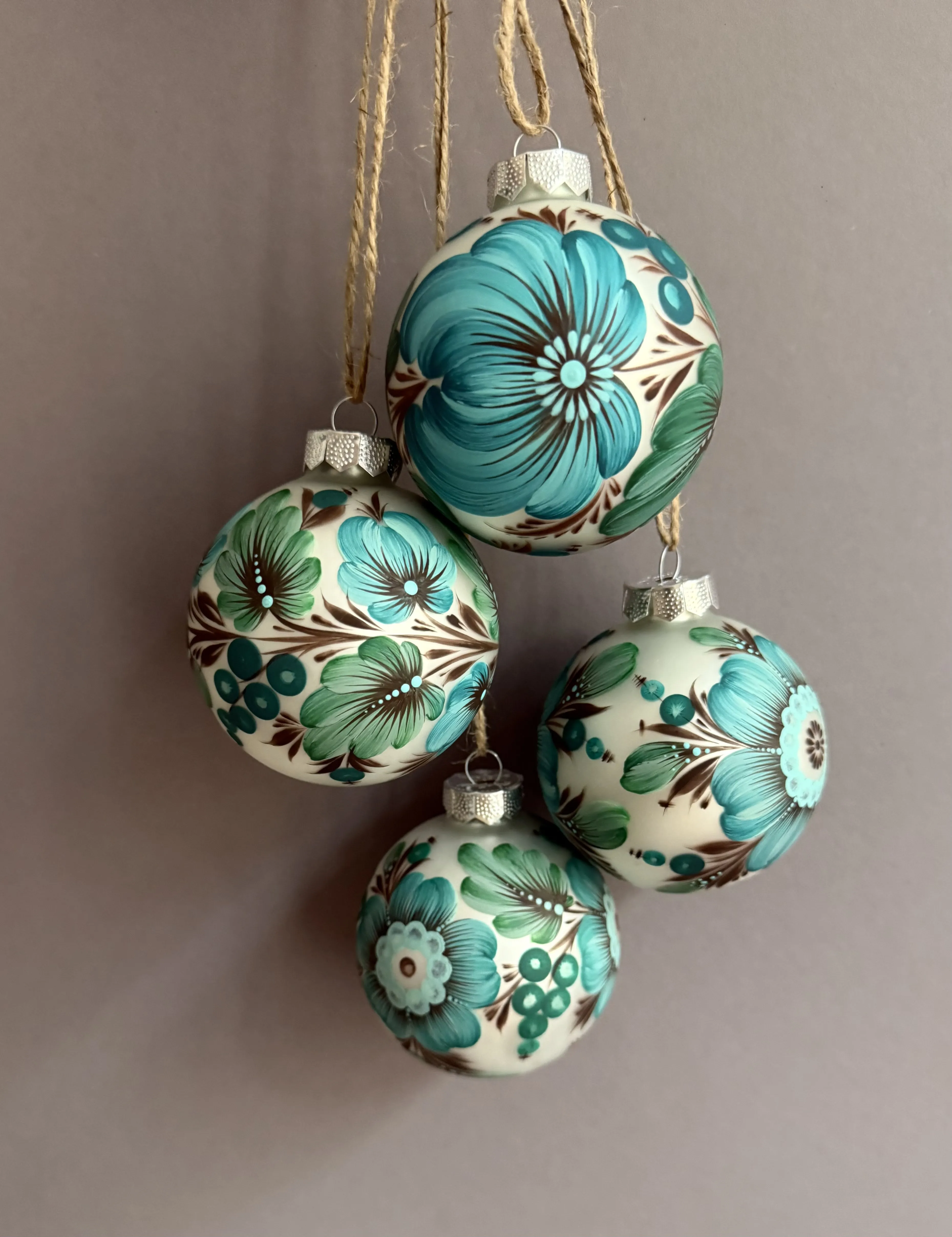 Bild von Set 3 von Olena Gryshyna, Größe: d 7,5  cm, hergestellt aus Glas, Acryl, Lack, Weihnachtsschmuck Medium, zum Preis von €80