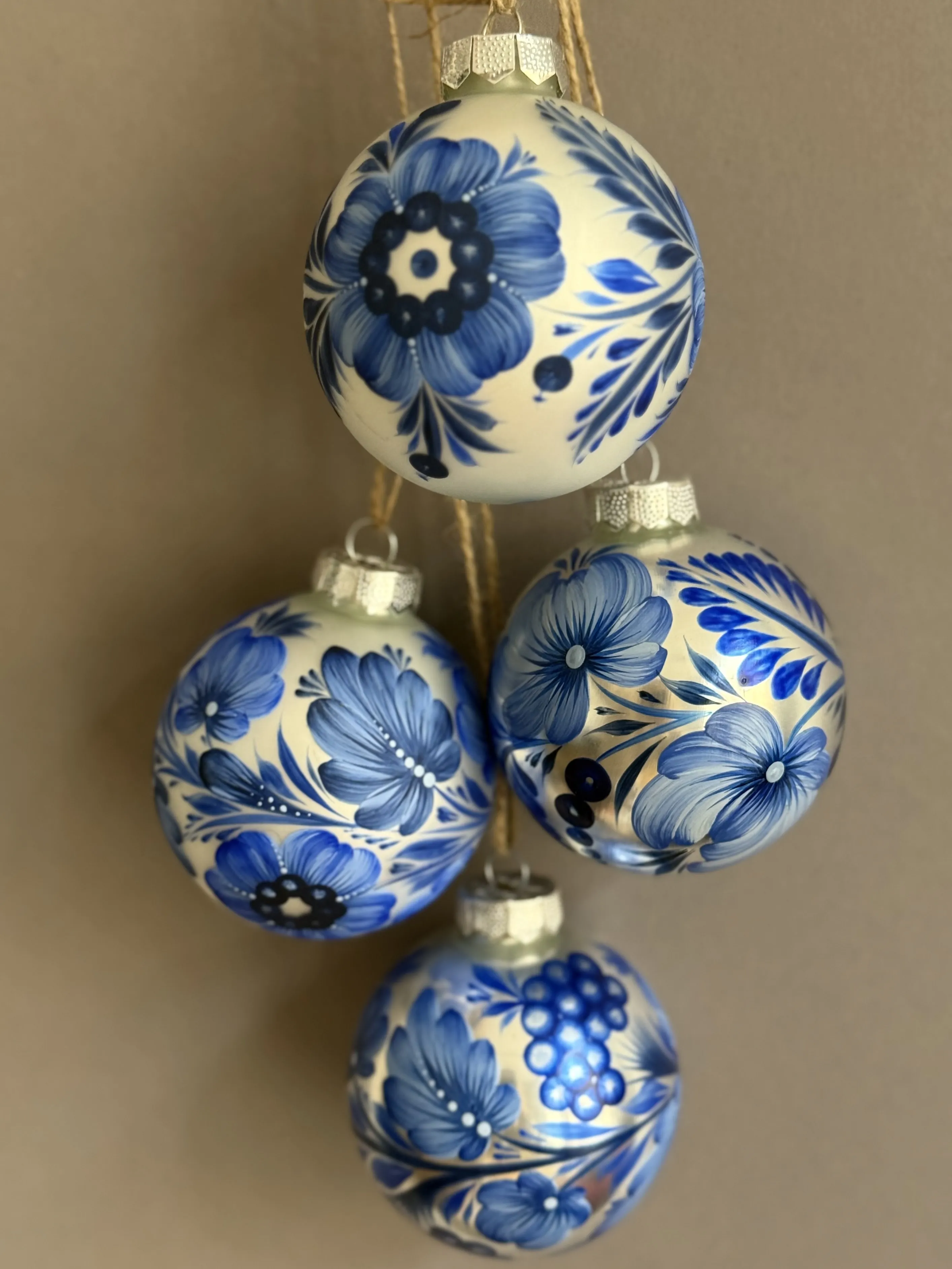 Bild von Satz 5 von Olena Gryshyna, Größe: d 7,5 cm, hergestellt aus Glas, Acryl, Lack, Weihnachtsschmuck Medium, zum Preis von €80