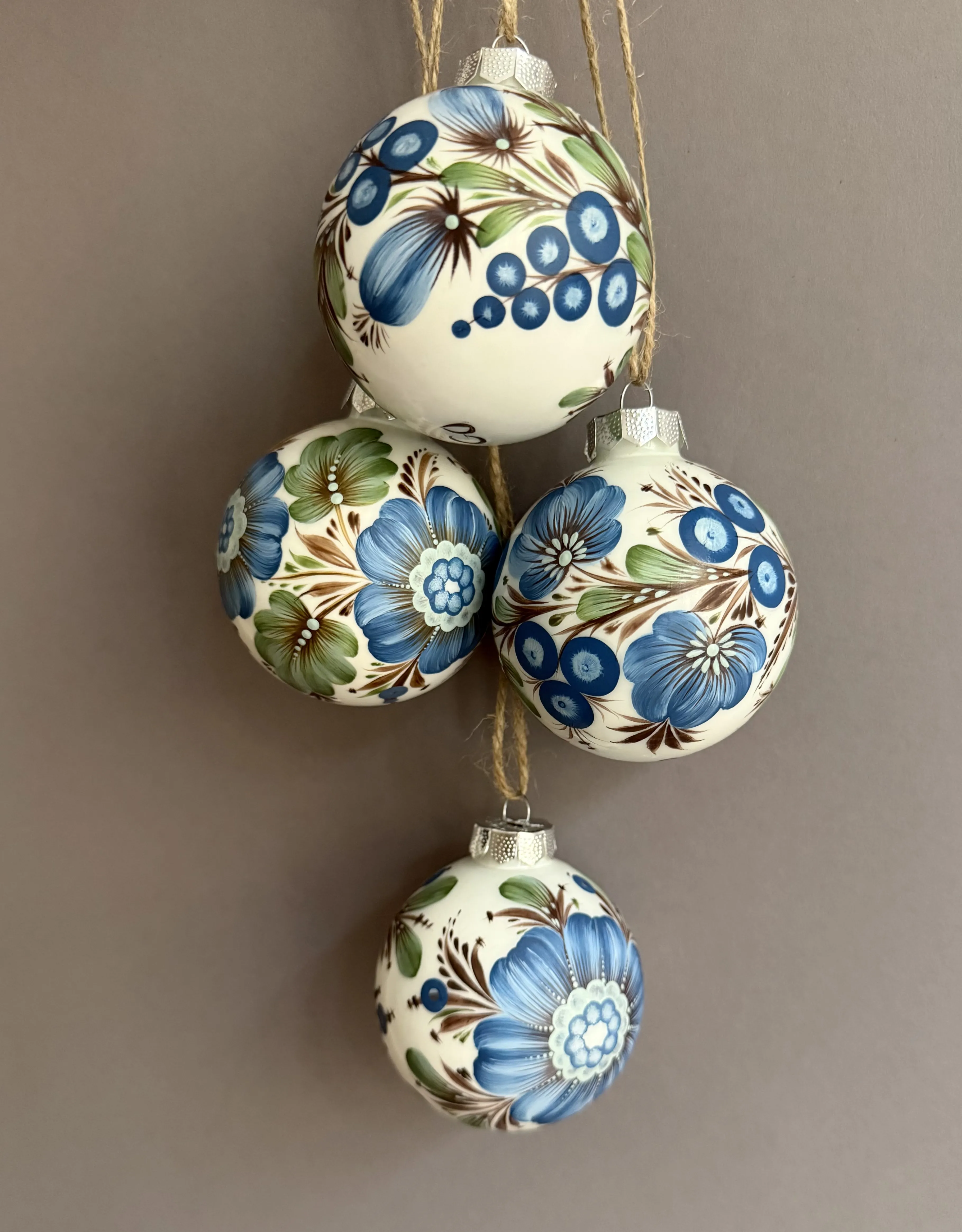 Bild von Set 6 von Olena Gryshyna, Größe: d 7,5 cm, hergestellt aus Glas, Acryl, Lack, Weihnachtsschmuck Medium, zum Preis von €80