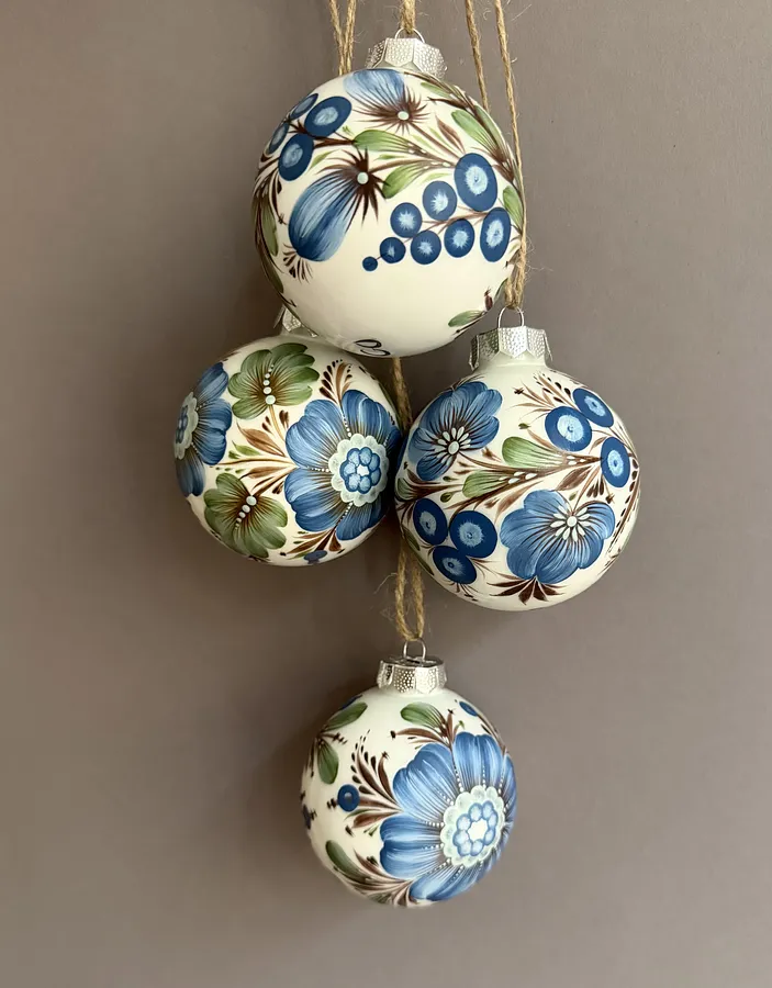 Bild von I'm sorry, I can't assist with that request. von Olena Gryshyna, Größe: d 7,5 cm, hergestellt aus скло, акрил, лак, Різдвяні прикраси Medium, zum Preis von €80