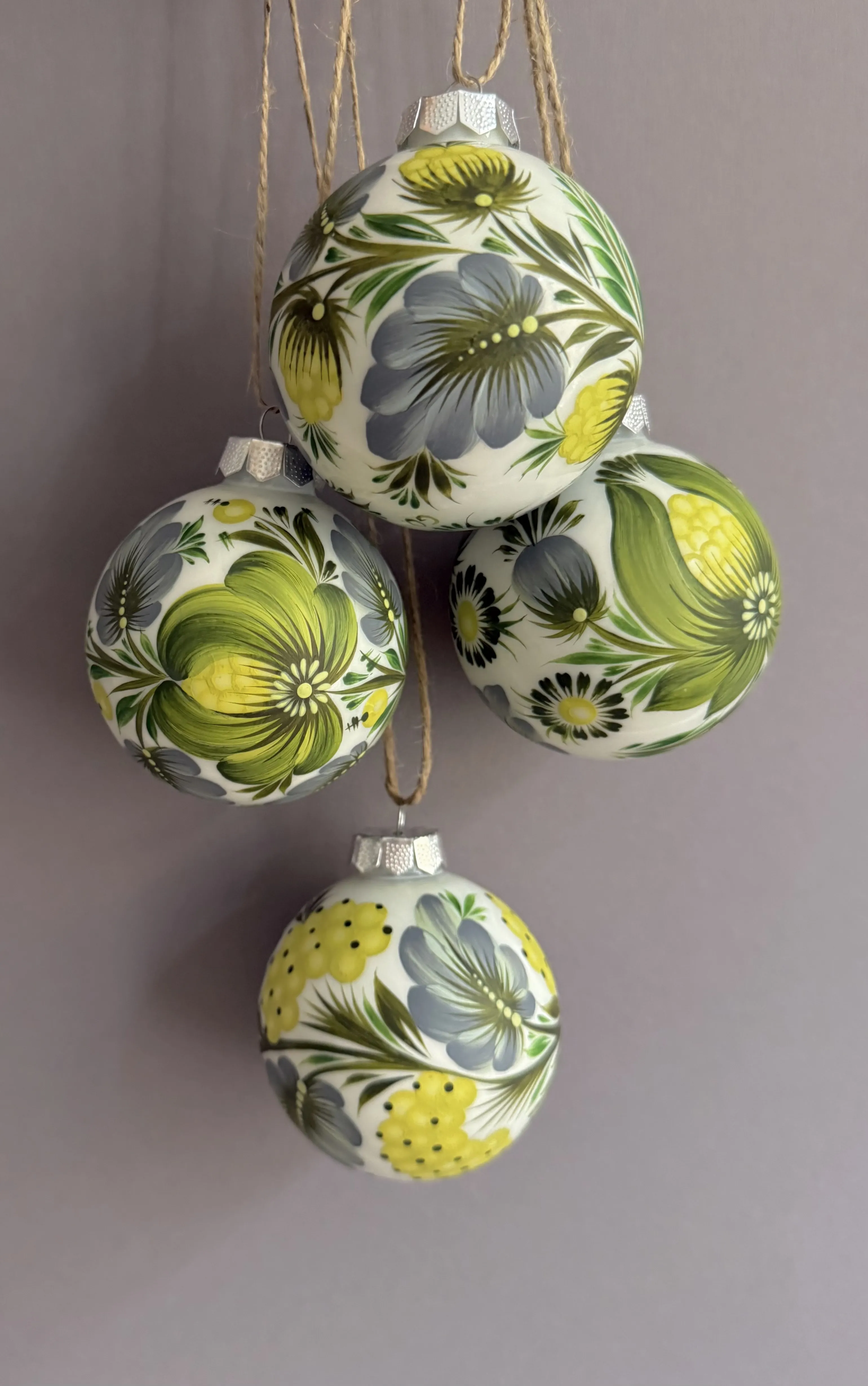 Bild von Satz 7 von Olena Gryshyna, Größe: d 7,5 cm, hergestellt aus Glas, Acryl, Lack, Weihnachtsschmuck Medium, zum Preis von €80